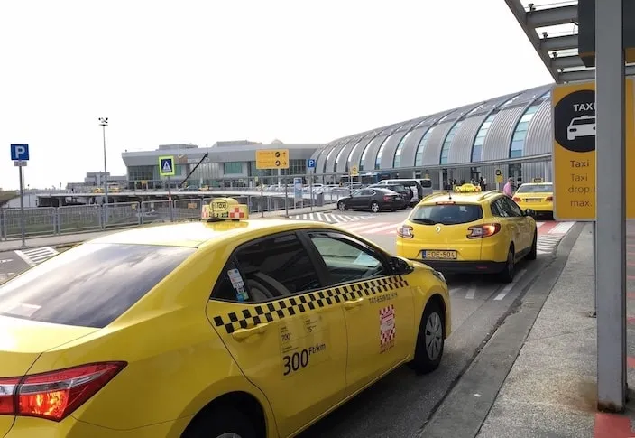کرایه تاکسی در فرودگاه یا اجاره خودرو